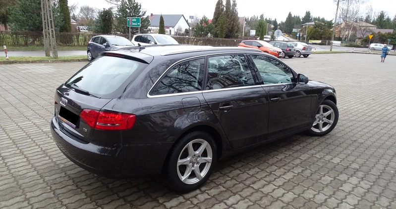 Audi A4 cena 38900 przebieg: 267000, rok produkcji 2011 z Wyszogród małe 326